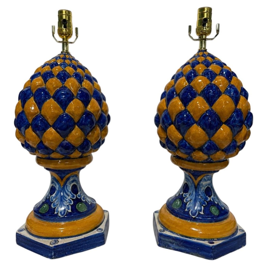 Set of 2 Italian Majolica Artichoke Table Lamps in Ceramic C. 1940: Set of 2 Italian Majolica Artichoke Table Lamps in Ceramic C. 1940 Pair of Italian majolica ceramic table lamps in an artichoke form, dating to circa 1940. Each lamp features a sculptural glazed earth