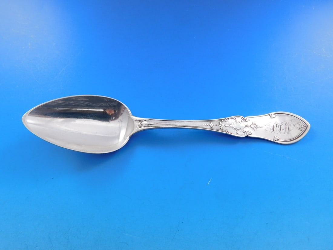 Rare Shiebler Dew Drop Sterling Silver Soup Spoon 7.5": Rare Shiebler Dew Drop Sterling Silver Soup Spoon 7.5" This exquisite Dew Drop place soup spoon is crafted from sterling silver and measures 7 1/2" in length. Designed by Shiebler, this piece dates ba