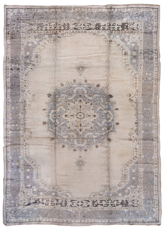 9' 3" x 13' 3" Early 20th Century Oushak Room Rug: 9' 3" x 13' 3" Early 20th Century Oushak Room Rug Early 20th century Oushak room-size rug with a medallion design in cloud gray. This pre-owned rug reflects the classic character and scale associated 