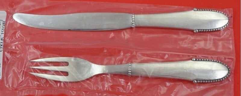 Georg Jensen Beaded Sterling Silver 2pc Fruit Set Knife Fork 6 3/8": Georg Jensen Beaded Sterling Silver 2pc Fruit Set Knife Fork 6 3/8" This exquisite two-piece fruit set features a knife and fork, crafted from high-quality sterling silver in the elegant Beaded patter