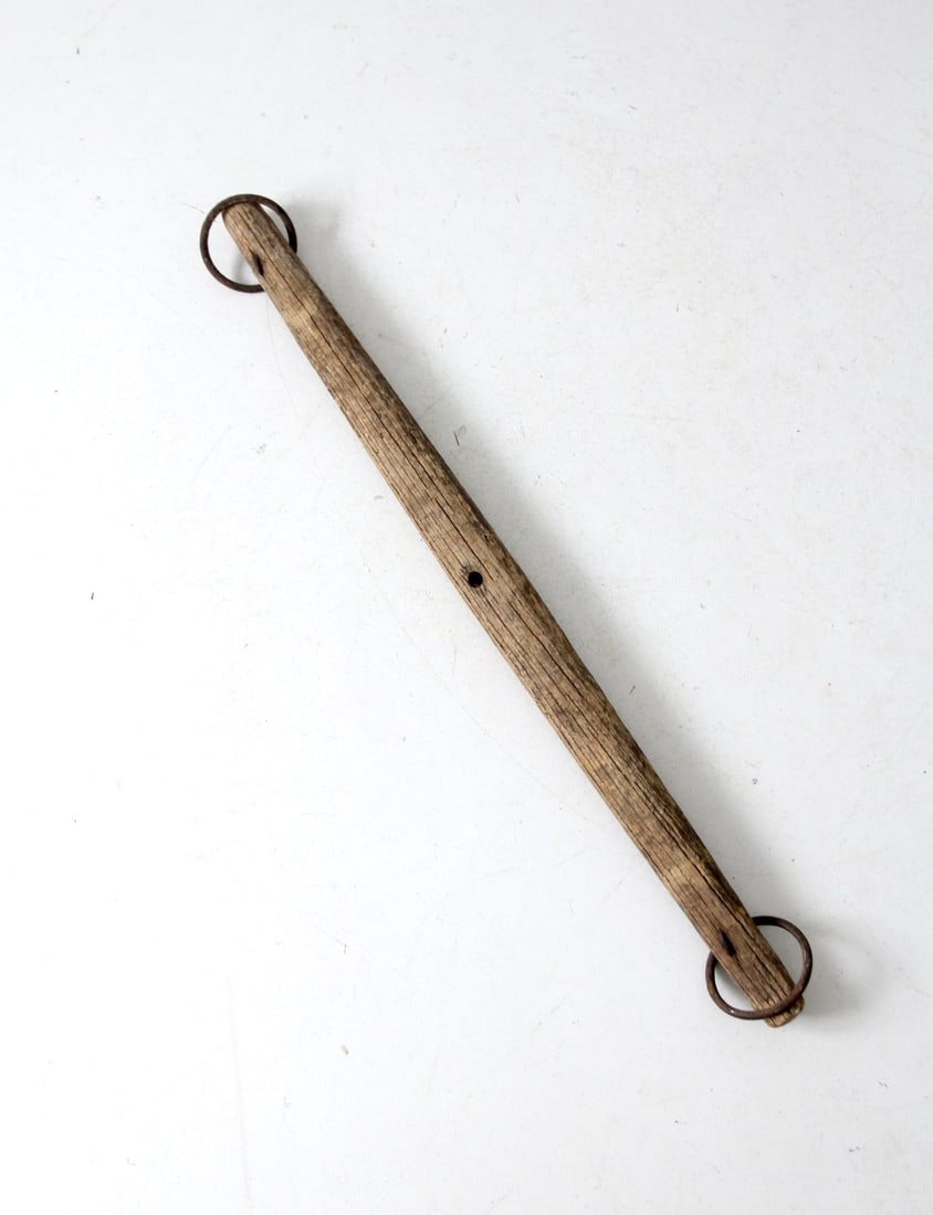 Antique American Singletree Yoke Rustic Wall Decor 41.75": Antique American Singletree Yoke Rustic Wall Decor 41.75" Discover the charm of this antique American singletree yoke, a captivating piece that brings a rustic touch to any space. Perfect for use as a