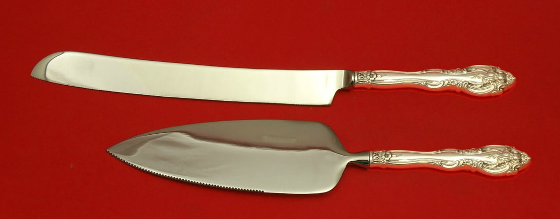 Gorham La Scala Sterling Silver Wedding Cake Set Custom Made: Gorham La Scala Sterling Silver Wedding Cake Set Custom Made This exquisite La Scala Wedding Cake Set by Gorham is crafted from high-quality sterling silver, featuring a custom-made hollow handle desi
