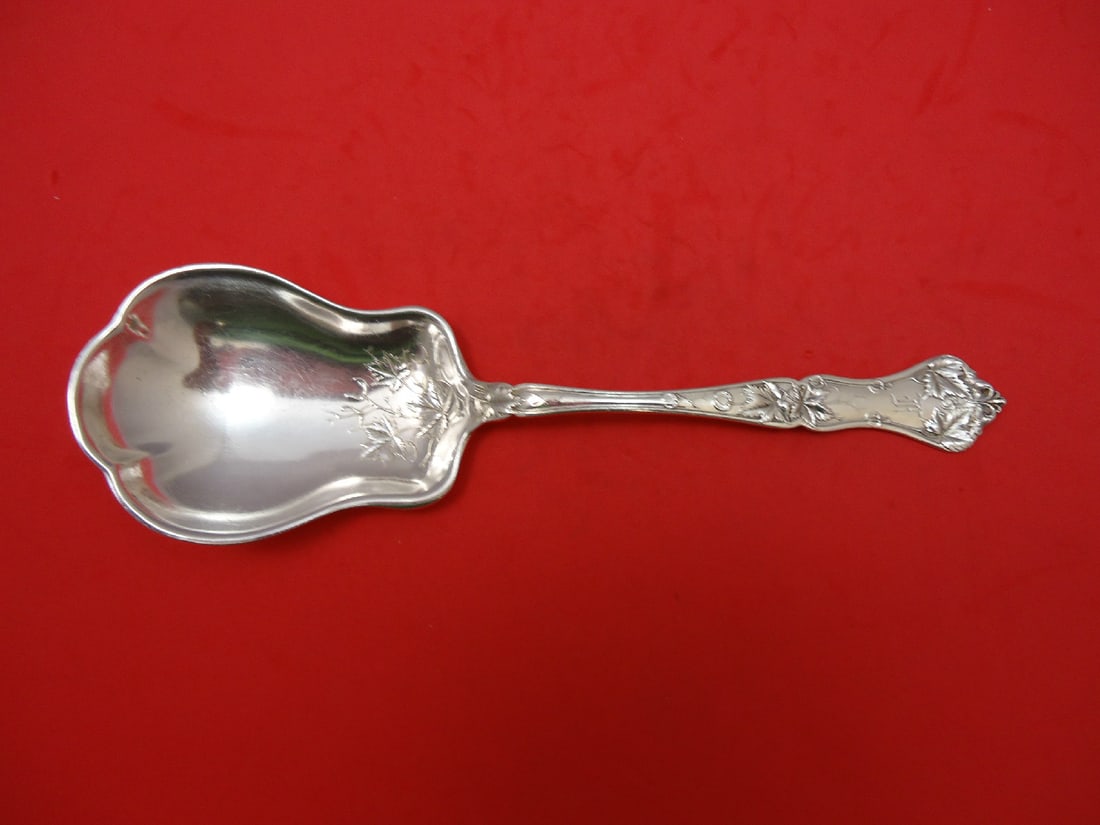 International Sterling Silver Edgewood 9 inch Berry Serving Spoon: International Sterling Silver Edgewood 9 inch Berry Serving Spoon This exquisite 9" serving spoon, part of the Edgewood pattern by International, showcases the elegance of sterling silver craftsmanshi