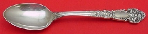 Reed and Barton French Renaissance Sterling Silver Soup Spoon 6 7/8": Reed and Barton French Renaissance Sterling Silver Soup Spoon 6 7/8" This exquisite place soup spoon, measuring 6 7/8 inches, is crafted from high-quality sterling silver and features the elegant Fren