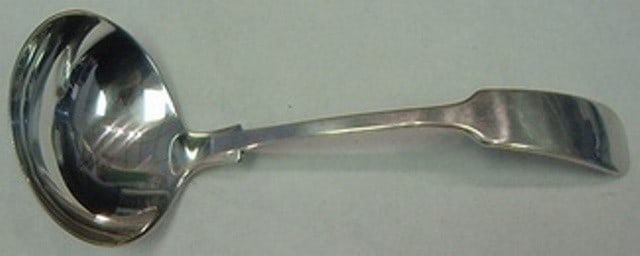 Gorham Old English Tipt Sterling Silver Gravy Ladle 6.5 Inch: Gorham Old English Tipt Sterling Silver Gravy Ladle 6.5 Inch This Old English Tipt gravy ladle by Gorham is a classic piece from the 19th century, crafted from high-quality sterling silver. Measuring 