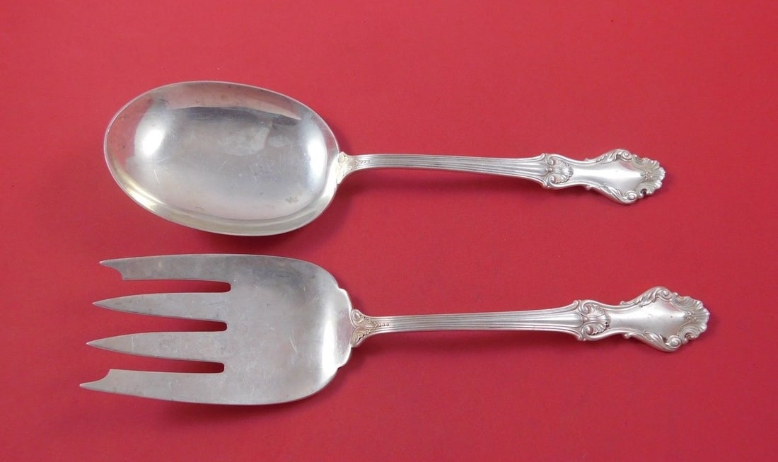 Frank Whiting Georgian Shell Sterling Silver Salad Serving Set 2-Piece 9": Frank Whiting Georgian Shell Sterling Silver Salad Serving Set 2-Piece 9" Elevate your dining experience with this exquisite 2-piece Salad Serving Set in the Georgian Shell pattern by Frank Whiting, p