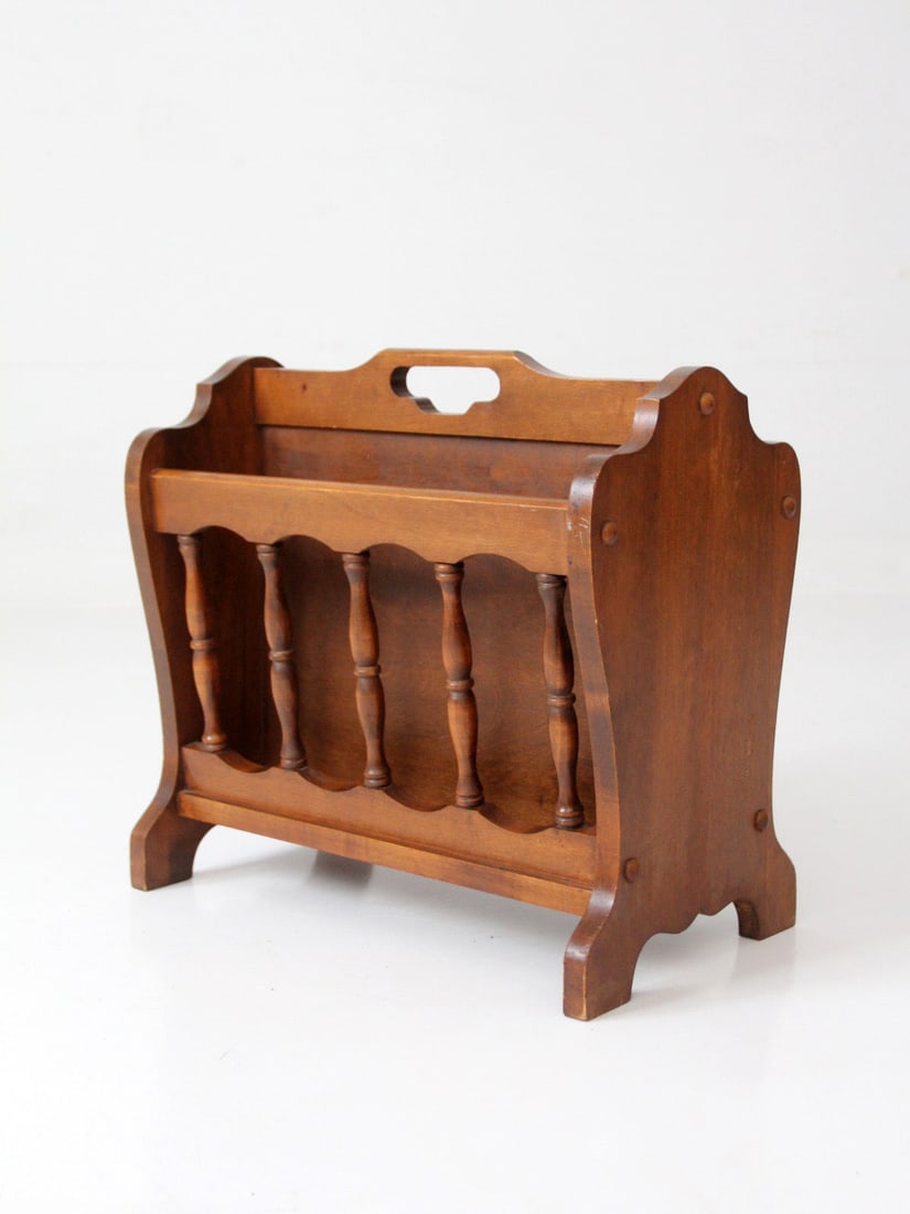 Mid Century Colonial Style Wood Magazine Holder with Spindle Sides: Mid Century Colonial Style Wood Magazine Holder with Spindle Sides This mid 20th-century Early American magazine rack features turned spindle sides and softly shaped panels, creating a balanced and ar