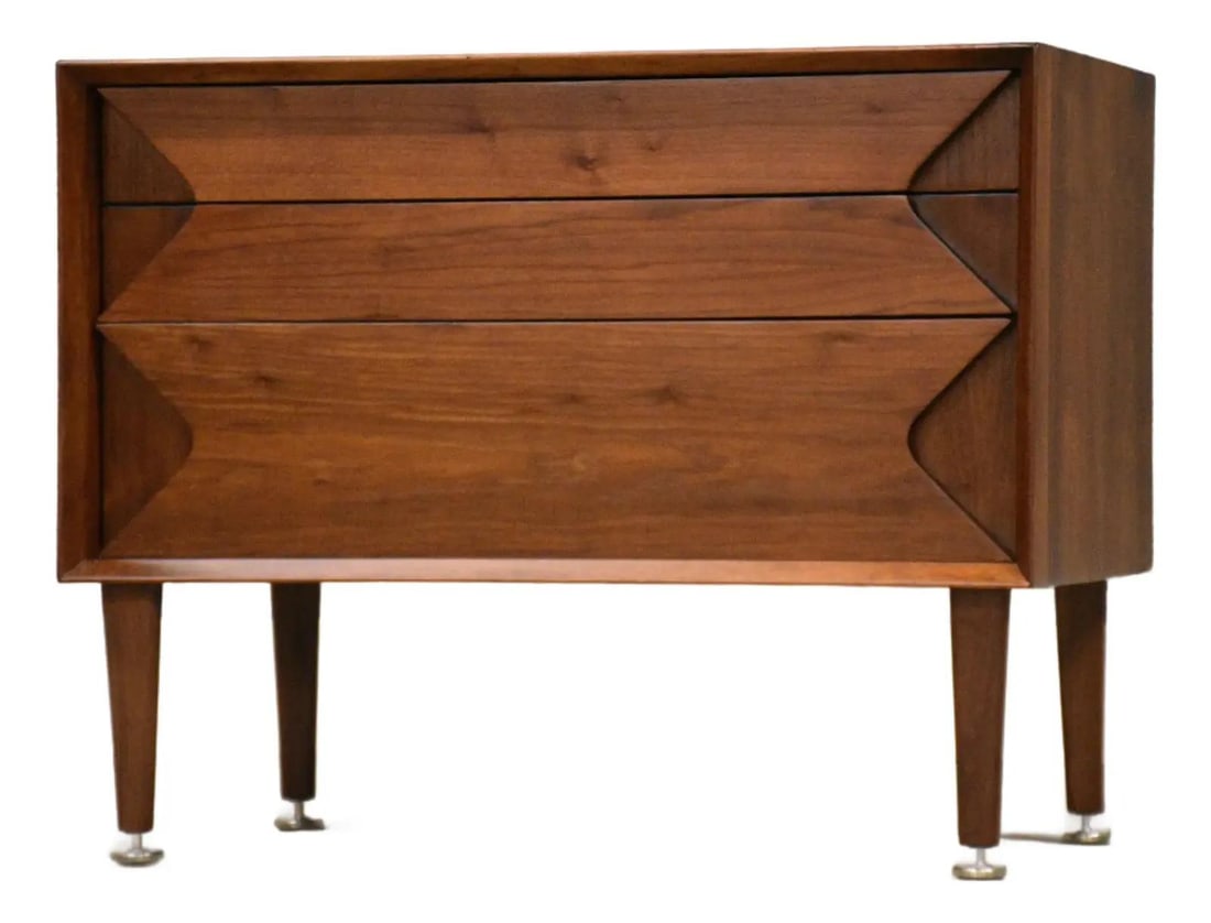 1960s Mid Century Walnut Dresser Chest USA Refurbished: 1960s Mid Century Walnut Dresser Chest USA Refurbished Discover this stunning mid-century modern walnut dresser chest, featuring three spacious drawers with inset side pulls. Professionally refinished