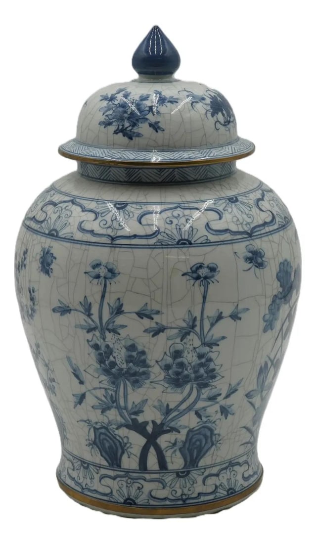 Maitland Smith Chinoiserie Porcelain Ginger Jar Blue and White 14h: Maitland Smith Chinoiserie Porcelain Ginger Jar Blue and White 14h Decorative porcelain jar in a ginger jar form with a blue and white chinoiserie-style design and crackle paint glaze. This 1980s piec