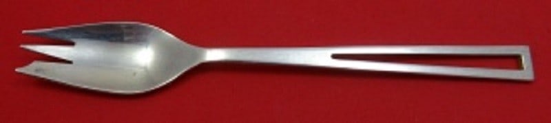 Celsa Avanti Sterling Silver 3-Tine Salad Fork 6 7/8" Mid-Century Modern: Celsa Avanti Sterling Silver 3-Tine Salad Fork 6 7/8" Mid-Century Modern Enhance your dining experience with this elegant Avanti by Celsa sterling silver salad fork. This 3-tine fork measures 6 7/8" a