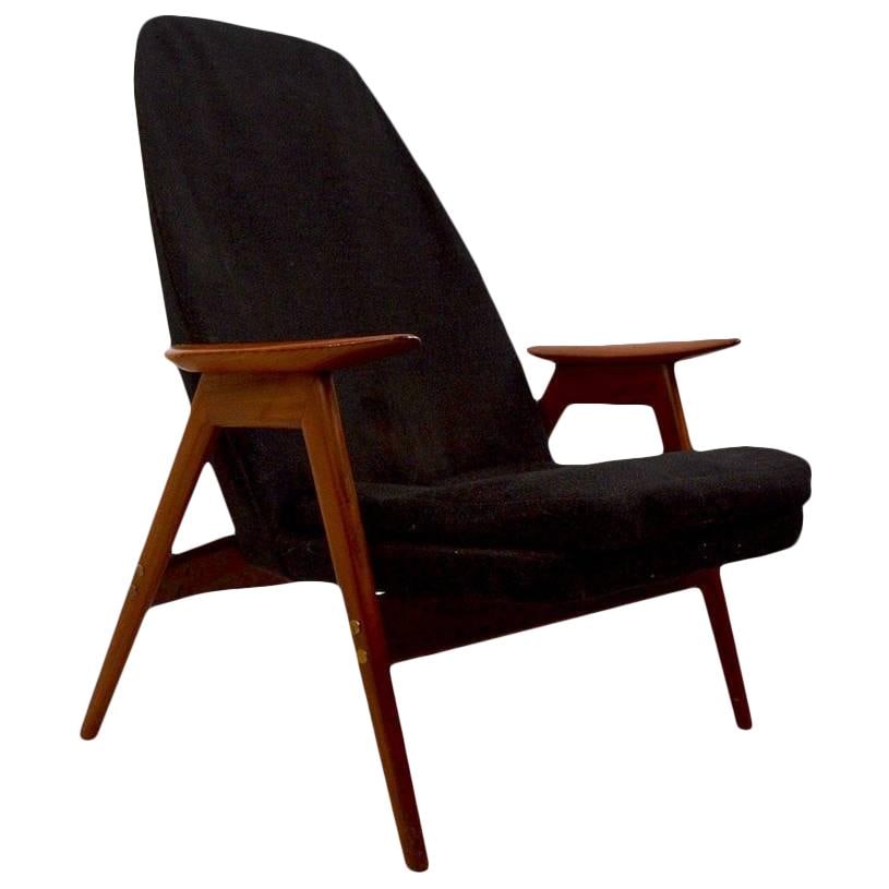 Rare Langlos Fabrikker High Back Lounge Chair Teak Norway Westnofa: Rare Langlos Fabrikker High Back Lounge Chair Teak Norway Westnofa Discover this rare high back lounge chair crafted by P.I. Langlos Fabrikker AS in Stranda, Norway, for Westnofa. The chair features a