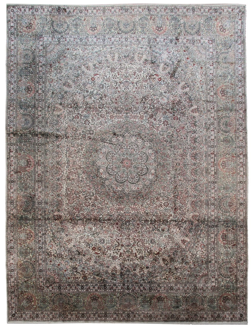 Vintage Chinese Silk Area Rug Floral Medallion 9x12 Hand Knotted: Vintage Chinese Silk Area Rug Floral Medallion 9x12 Hand Knotted This exceptional vintage Chinese rug is hand-knotted from 100% natural organic silk, dating from the 1960s. Featuring a fine Art Deco d