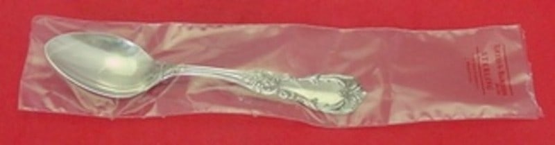 Reed Barton Burgundy Sterling Silver Place Soup Spoon 7 3 8: Reed Barton Burgundy Sterling Silver Place Soup Spoon 7 3 8 This is a Reed & Barton Burgundy pattern sterling silver place soup spoon, measuring 7 3/8 inches in length. The spoon is post-1940 in age, 