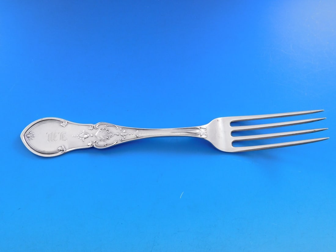 Rare Shiebler Sterling Silver Dinner Fork Dew Drop 7 3/4": Rare Shiebler Sterling Silver Dinner Fork Dew Drop 7 3/4" This exquisite dinner fork, crafted in the rare Dew Drop pattern by Shiebler, measures 7 3/4 inches in length and is made of high-quality ster