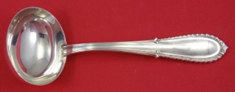 Buccellati Villa D'Este Sterling Silver Gravy Ladle 6.25 Inches: Buccellati Villa D'Este Sterling Silver Gravy Ladle 6.25 Inches This exquisite gravy or sauce ladle is part of the Villa D'Este pattern by Buccellati, crafted from high-quality sterling silver. Measur