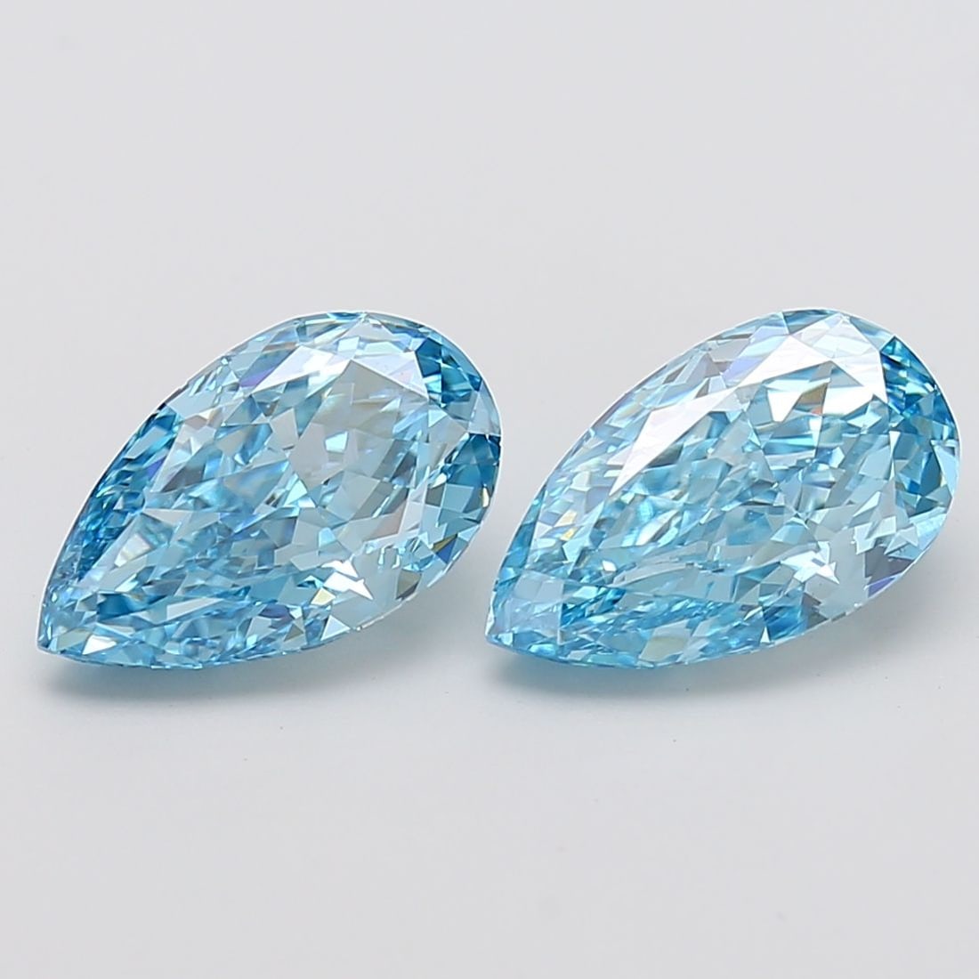 Loose Diamond - PEAR 3.1ct Fancy Vivid Blue VS1: Loose Diamond - PEAR 3.1ct Fancy Vivid Blue VS1 Source: This is a real non-mined Diamond that has been grown in a lab Shape: PEAR Carats: 3.1 Color: Fancy Vivid Blue Certification: IGI Video:
