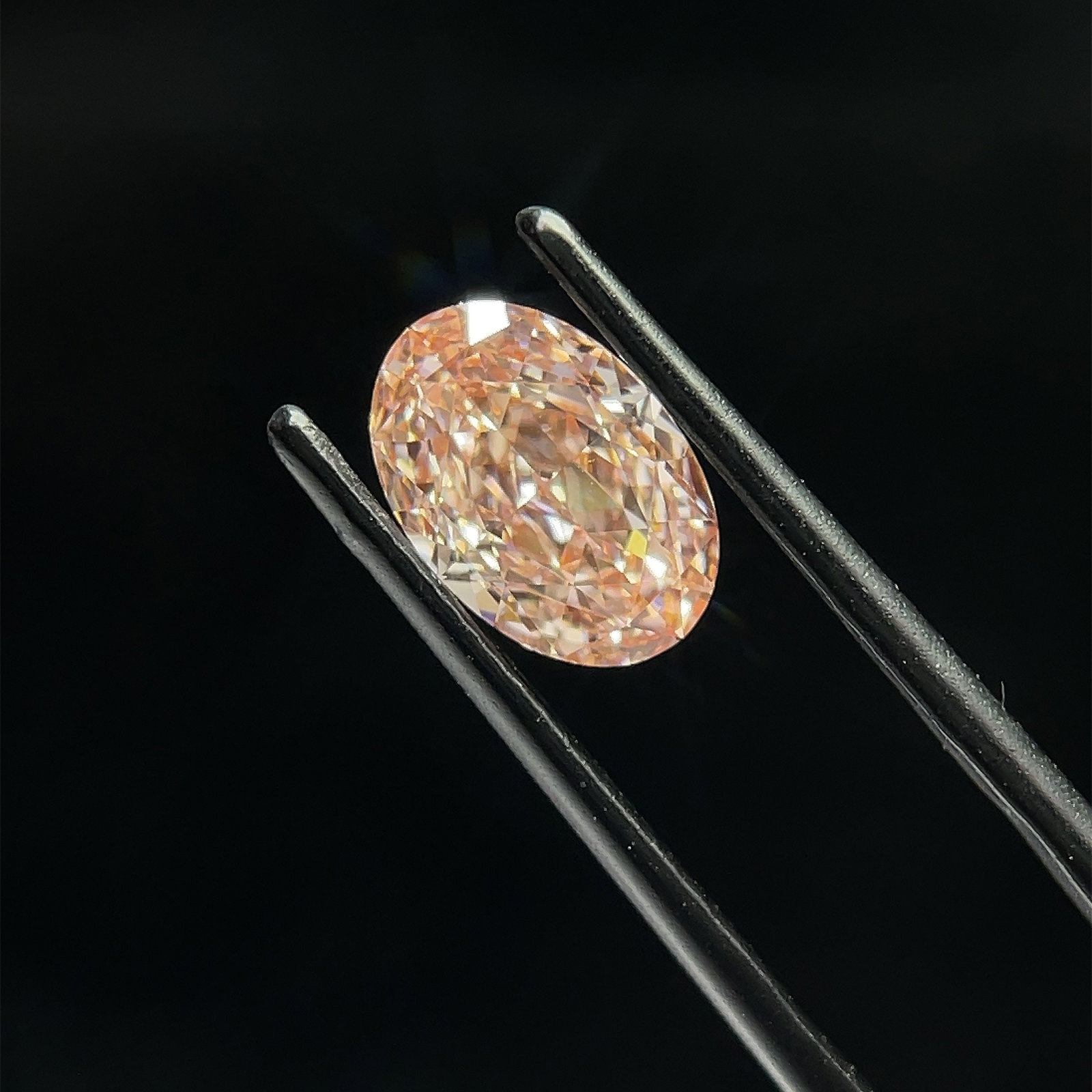 Loose Diamond - OVAL 1.92ct Fancy Vivid Pink VVS2: Loose Diamond - OVAL 1.92ct Fancy Vivid Pink VVS2 Source: This is a real non-mined Diamond that has been grown in a lab Shape: OVAL Carats: 1.92 Color: Fancy Vivid Pink Certification: IGI PLEASE NOTE: