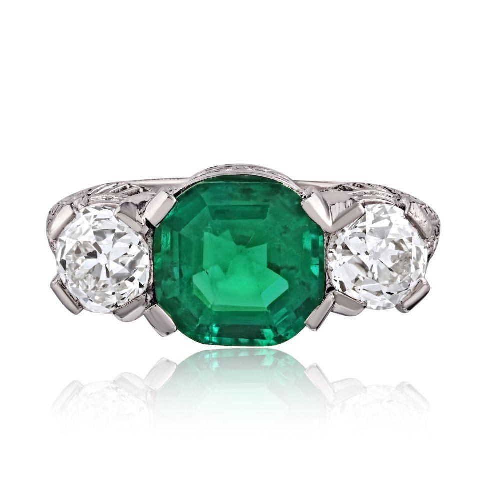 Platinum Emerald Cut Diamond Ring 2 Carat Size 6.25: Platinum Emerald Cut Diamond Ring 2 Carat Size 6.25 Pre-owned emerald cut diamond ring crafted in platinum. Specifications Item Type: Ring Center Stone: Diamond Diamond Shape: Emerald cut Total Carat 