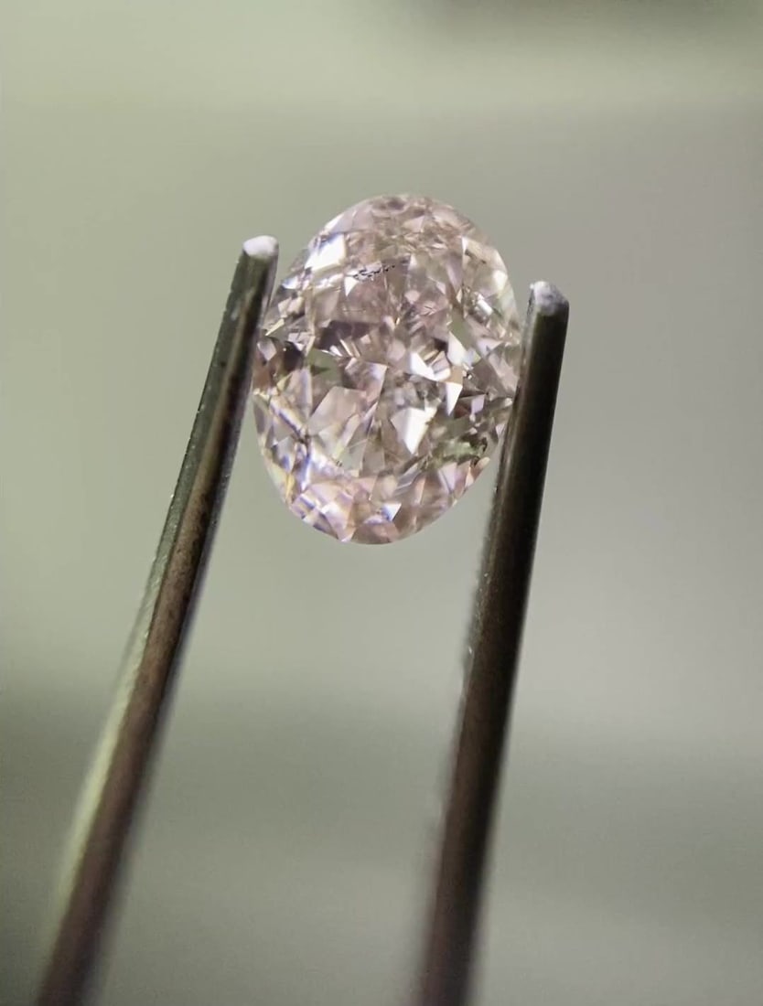Loose Diamond - OVAL 1.02ct Fancy Light Pinkish Brown SI2: Loose Diamond - OVAL 1.02ct Fancy Light Pinkish Brown SI2 Source: Natural Shape: OVAL Carats: 1.02 Color: Fancy Light Pinkish Brown Certification: GIA Video: