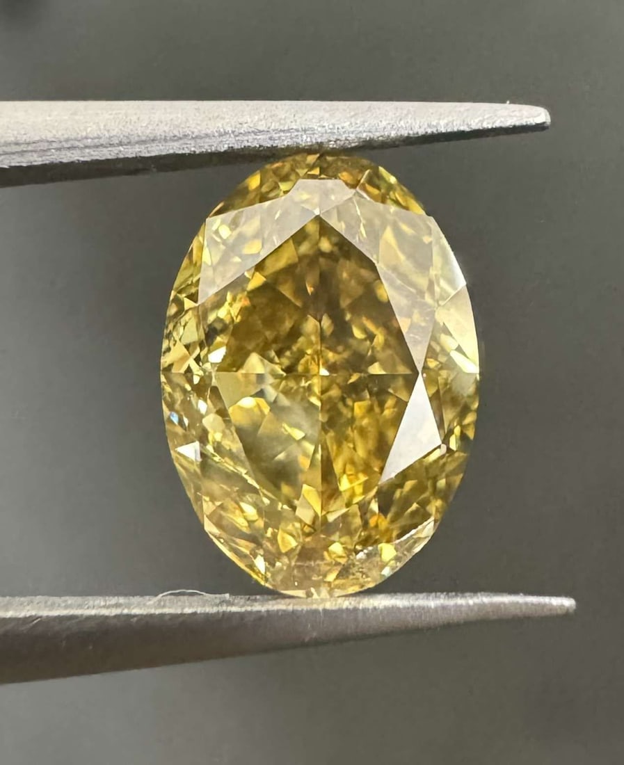 Loose Diamond - OVAL 1.03ct Fancy Dark Brown Yellow SI2: Loose Diamond - OVAL 1.03ct Fancy Dark Brown Yellow SI2 Source: Natural Shape: OVAL Carats: 1.03 Color: Fancy Dark Brown Yellow Certification: GIA Video:
