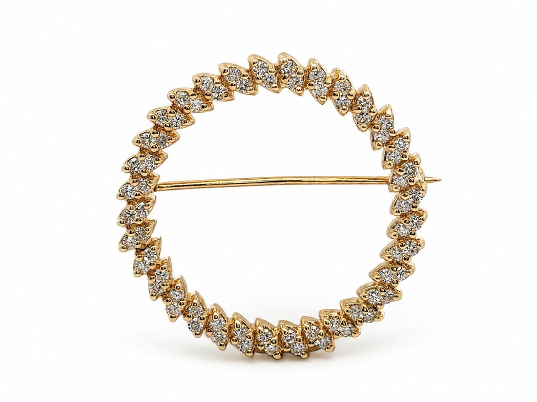 14k Yellow Gold Diamond Wreath Brooch Circular Spiral Design: 14k Yellow Gold Diamond Wreath Brooch Circular Spiral Design Elegant circular wreath brooch crafted in solid 14k yellow gold and set with natural genuine round brilliant cut diamonds. The spiral motio