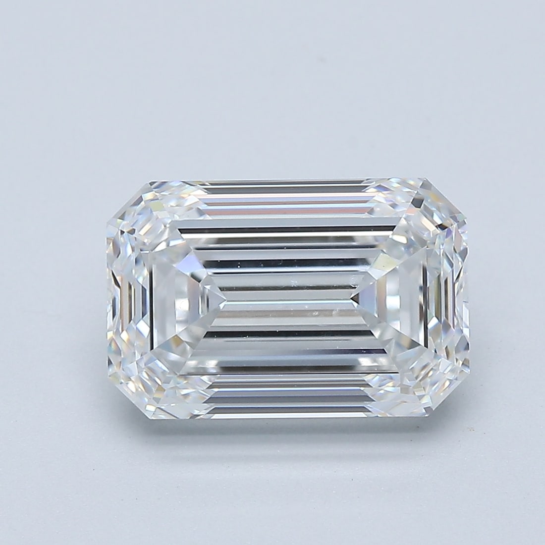 Loose Diamond - EMERALD 4.01ct E VS1: Loose Diamond - EMERALD 4.01ct E VS1 Source: Natural Mined Diamond Shape: EMERALD Carats: 4.01 Color: E Clarity: VS1 Certification: GIA Condition: Pre-Owned PLEASE NOTE: Framed, Large, or heavy items 