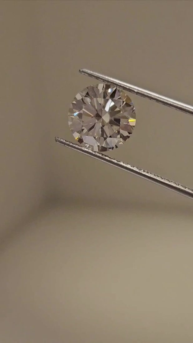 Loose Diamond - ROUND 1.74ct J VS1: Loose Diamond - ROUND 1.74ct J VS1 Source: Natural Shape: ROUND Carats: 1.74 Color: J Clarity: VS1 Certification: GIA Video:
