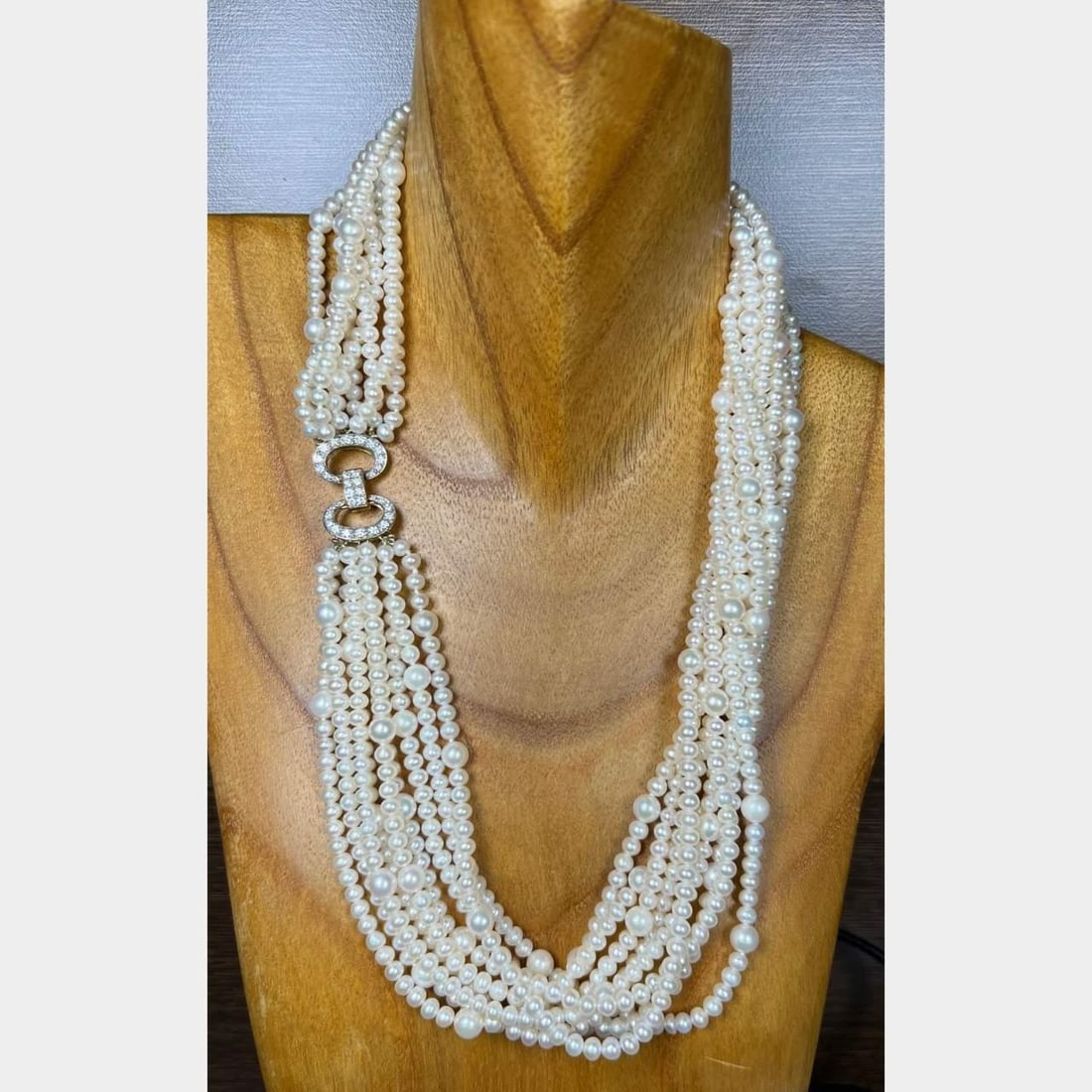 Cultured Pearl Necklace 18K Yellow Gold Clasp 34 Diamonds 1.00 Ct (1 of 3)