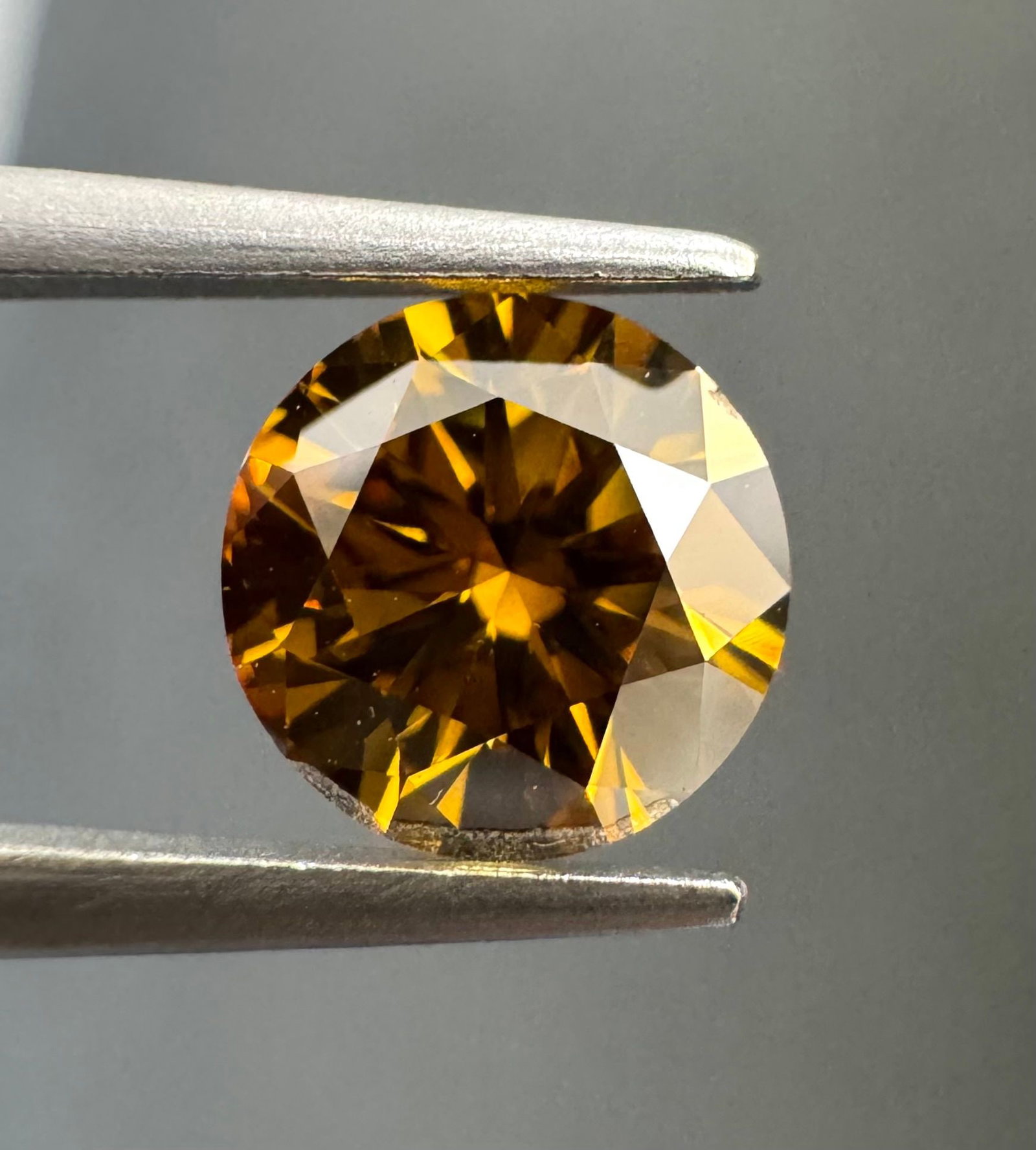 Loose Diamond - ROUND 1.01ct Fancy Deep Brown Yellow VS2: Loose Diamond - ROUND 1.01ct Fancy Deep Brown Yellow VS2 Source: Natural Shape: ROUND Carats: 1.01 Color: Fancy Deep Brown Yellow Certification: GIA PLEASE NOTE: Framed, Large, or heavy items do not h