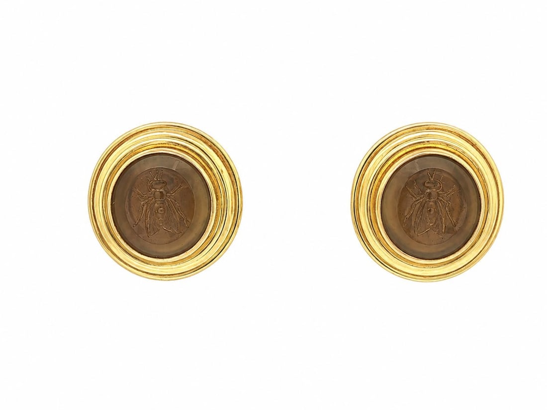 Elizabeth Locke Honey Bee Clip Earrings 18k Gold Venetian Glass Intaglio: Elizabeth Locke Honey Bee Clip Earrings 18k Gold Venetian Glass Intaglio Pre-owned Elizabeth Locke earrings featuring bronze Venetian glass intaglios on mother-of-pearl bases with the brand's honey be
