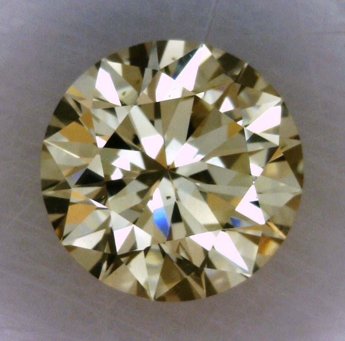 Loose Diamond - ROUND 0.64ct Fancy Light Brownish Yellow VS2: Loose Diamond - ROUND 0.64ct Fancy Light Brownish Yellow VS2 Source: Natural Shape: ROUND Carats: 0.64 Color: Fancy Light Brownish Yellow Certification: GIA PLEASE NOTE: Framed, Large, or heavy items 