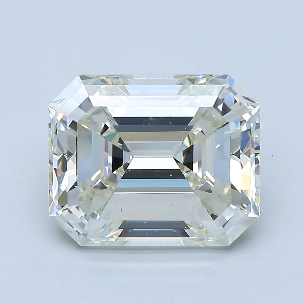 Loose Diamond - EMERALD 3.89ct K SI1: Loose Diamond - EMERALD 3.89ct K SI1 Source: Natural Mined Diamond Shape: EMERALD Carats: 3.89 Color: K Clarity: SI1 Certification: GIA Condition: Pre-Owned PLEASE NOTE: Framed, Large, or heavy items 