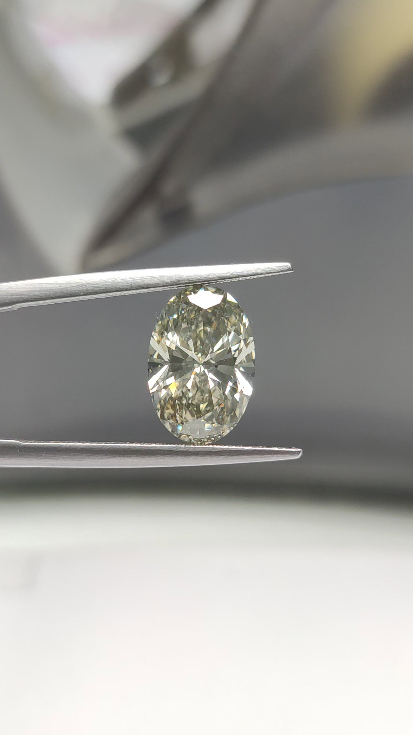 Loose Diamond - OVAL 3.01ct Fancy Gray Greenish Yellow SI1: Loose Diamond - OVAL 3.01ct Fancy Gray Greenish Yellow SI1 Source: Natural Shape: OVAL Carats: 3.01 Color: Fancy Gray Greenish Yellow Certification: GIA Video: