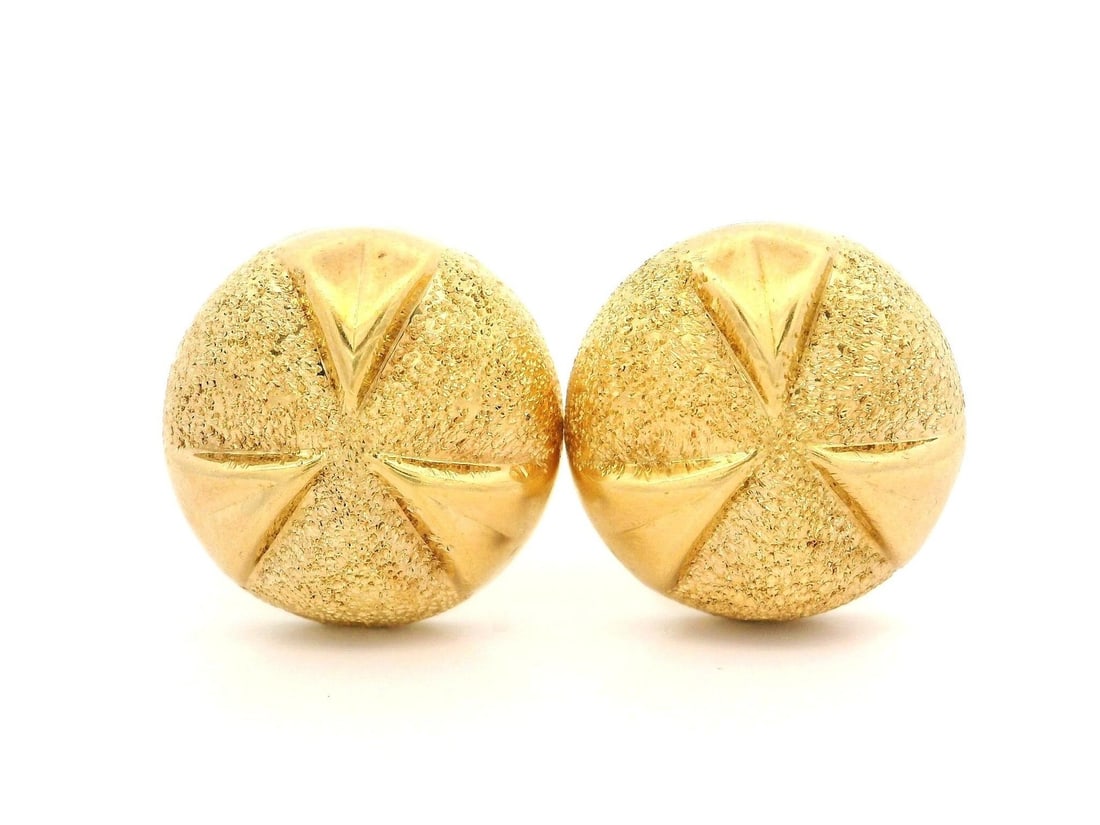 18k Yellow Gold Button Earrings Dual Finish Omega Back Italy: 18k Yellow Gold Button Earrings Dual Finish Omega Back Italy Classic Italian button earrings crafted in solid 18k yellow gold with a dual finish. Designed for pierced ears, they feature posts with ome