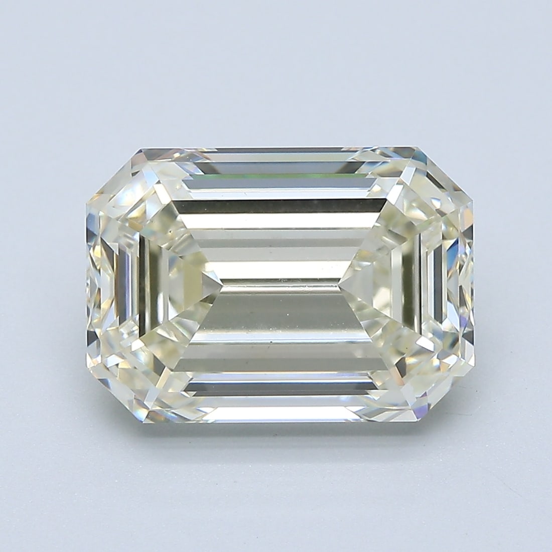 Loose Diamond - EMERALD 5.24ct M VS1: Loose Diamond - EMERALD 5.24ct M VS1 Source: Natural Mined Diamond Shape: EMERALD Carats: 5.24 Color: M Clarity: VS1 Certification: GIA Condition: Pre-Owned PLEASE NOTE: Framed, Large, or heavy items 