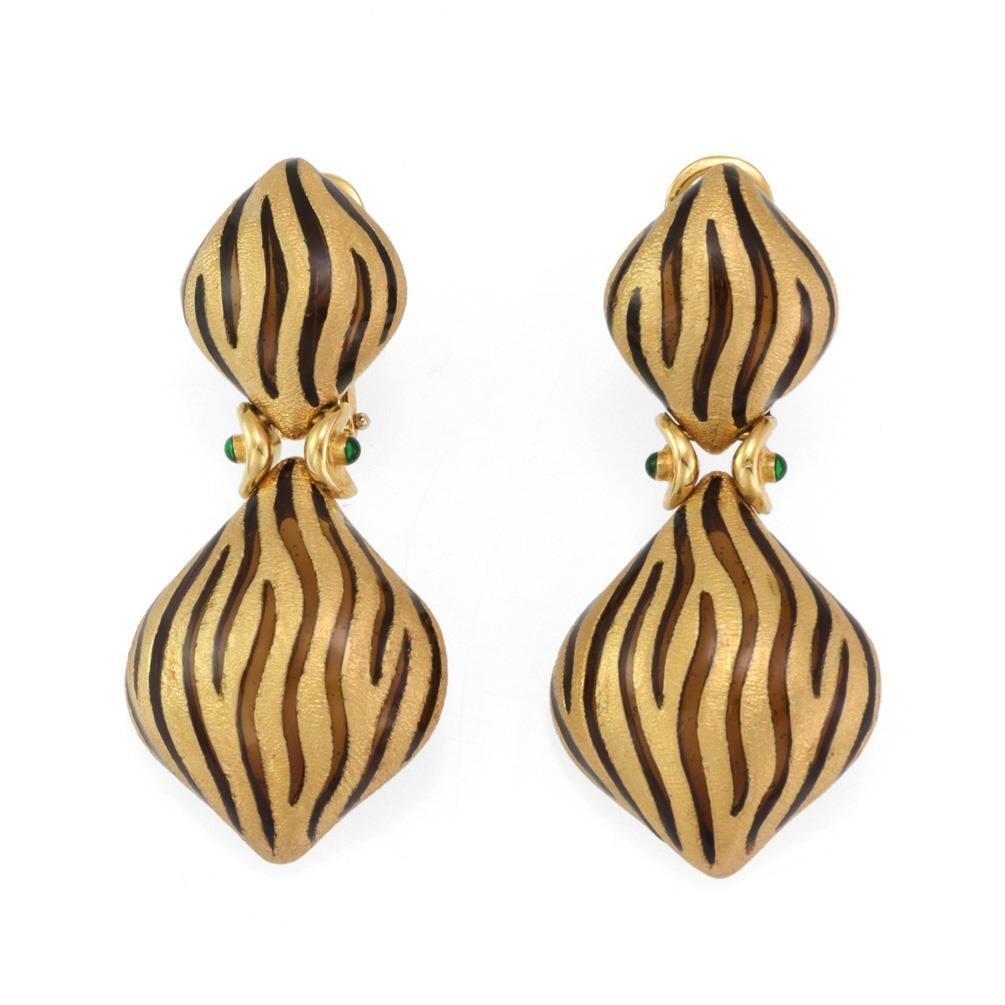 18k Yellow Gold Zebra Enamel Emerald Dangle Earrings Pair: 18k Yellow Gold Zebra Enamel Emerald Dangle Earrings Pair Discover elegance with this exquisite pair of Estate drop dangle earrings, masterfully crafted from 18k yellow gold featuring a matte finish. 