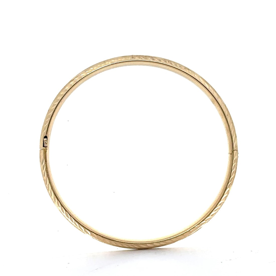 14k Yellow Gold Hinged Baby Bangle Bracelet 5.5 in: 14k Yellow Gold Hinged Baby Bangle Bracelet 5.5 in Pre-owned hinged bangle bracelet in solid 14k yellow gold with a hollow design and diamond-cut detailing. This open baby or child-size bracelet featu