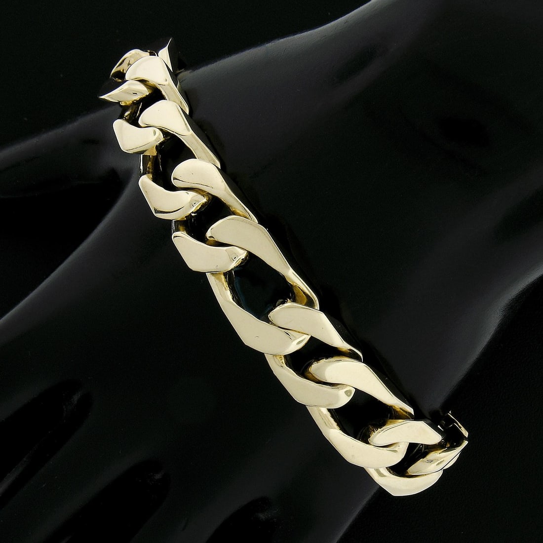 Large 8 Inch 14K Yellow Gold Cuban Curb Link Chain Bracelet Unisex: Large 8 Inch 14K Yellow Gold Cuban Curb Link Chain Bracelet Unisex This unisex bracelet features a solid 14K yellow gold construction with a large Cuban curb link design. The bracelet measures 8.25 in