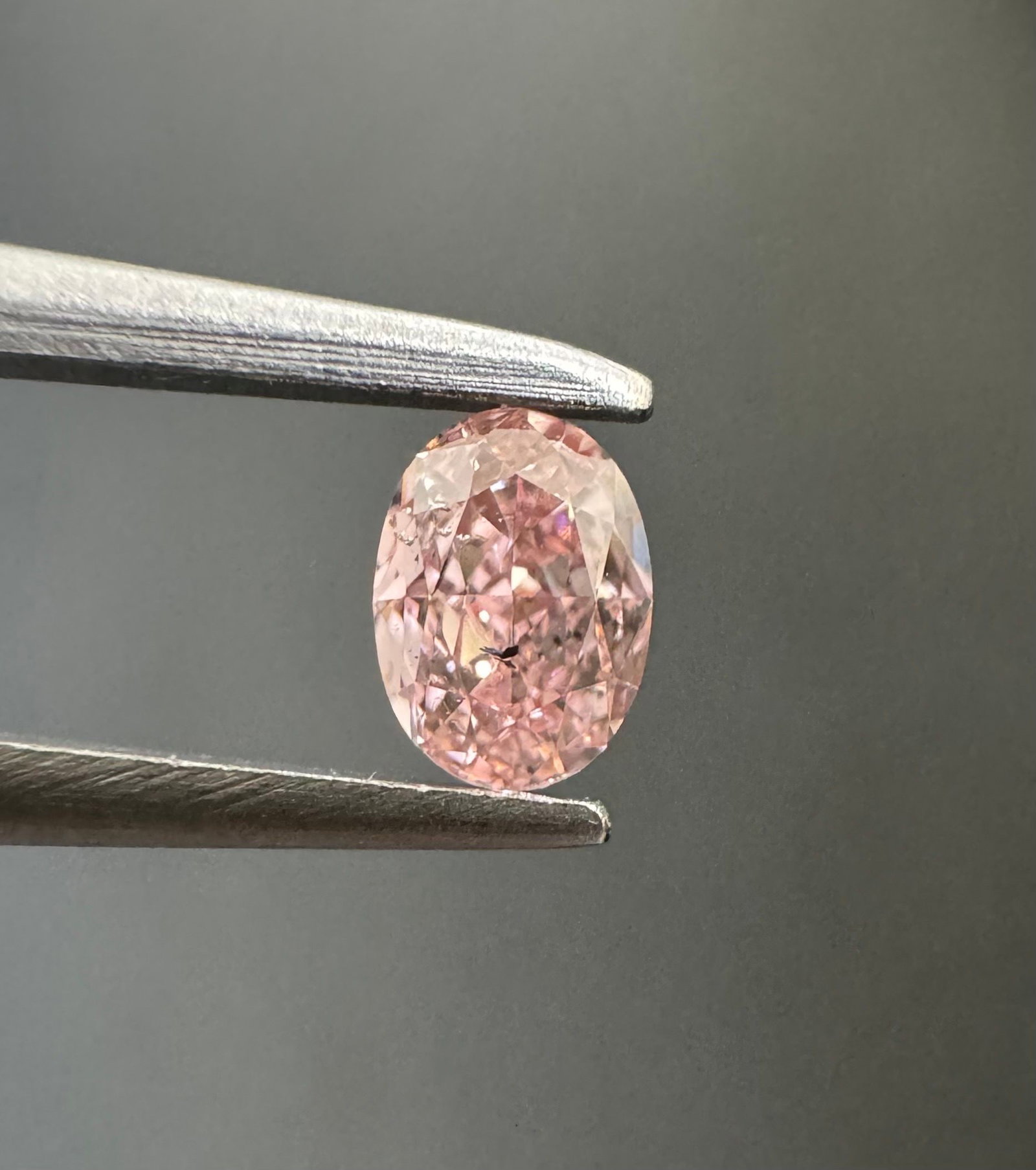 Loose Diamond - OVAL 0.2ct Fancy Pink SI2: Loose Diamond - OVAL 0.2ct Fancy Pink SI2 Source: Natural Shape: OVAL Carats: 0.2 Color: Fancy Pink Certification: GIA Video: