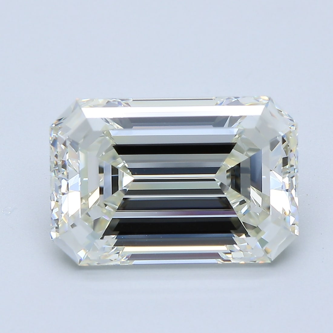 Loose Diamond - EMERALD 7ct K VVS1: Loose Diamond - EMERALD 7ct K VVS1 Source: Natural Mined Diamond Shape: EMERALD Carats: 7 Color: K Clarity: VVS1 Certification: GIA Condition: Pre-Owned PLEASE NOTE: Framed, Large, or heavy items do n