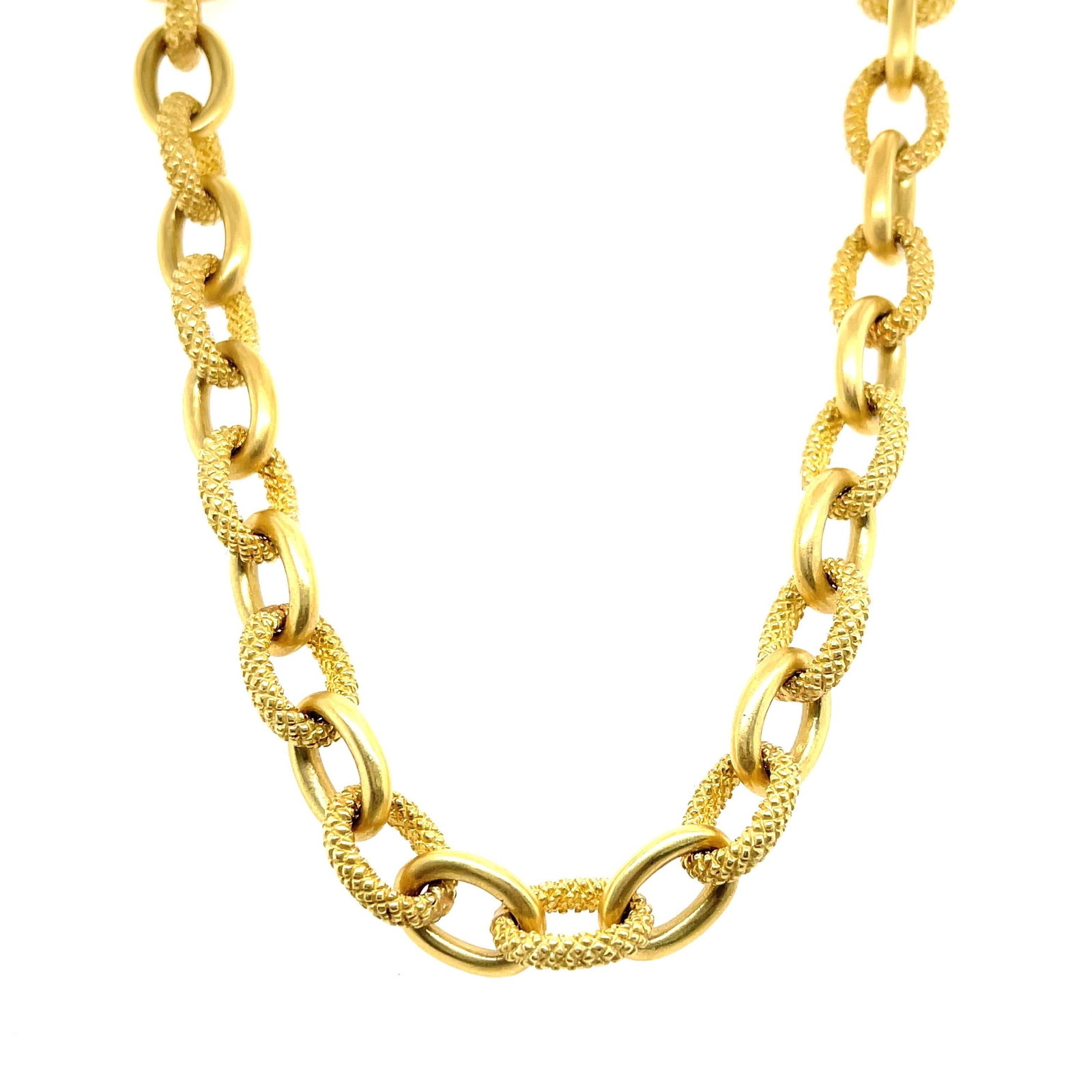 Judith Ripka 18k Yellow Gold Contemporary Necklace 135.9g: Judith Ripka 18k Yellow Gold Contemporary Necklace 135.9g This exquisite Judith Ripka necklace is crafted from 18k yellow gold, featuring an elegant design of polished and beaded links. Weighing 135.9
