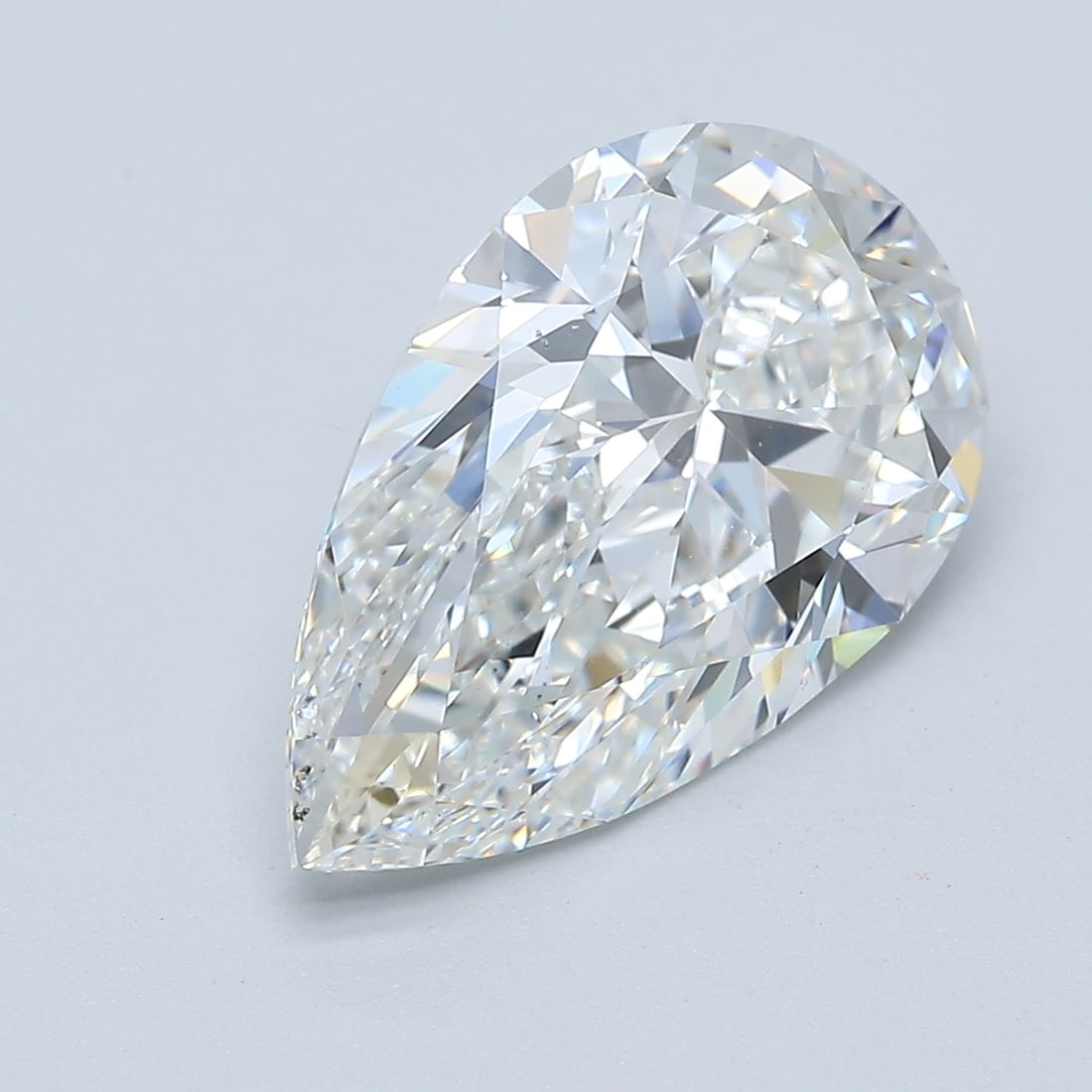 Loose Diamond - PEAR 4.01ct G VS2: Loose Diamond - PEAR 4.01ct G VS2 Source: Natural Mined Diamond Shape: PEAR Carats: 4.01 Color: G Clarity: VS2 Certification: GIA Condition: Pre-Owned PLEASE NOTE: Framed, Large, or heavy items do not