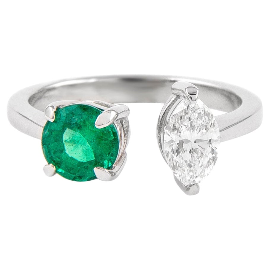 Toi Et Moi Ring 1.34 ct Emerald Diamond 18k White Gold: Toi Et Moi Ring 1.34 ct Emerald Diamond 18k White Gold Modern toi et moi ring featuring an emerald and diamond design in 18k white gold. The ring has a total gemstone weight of 1.34 ct, including a 0.