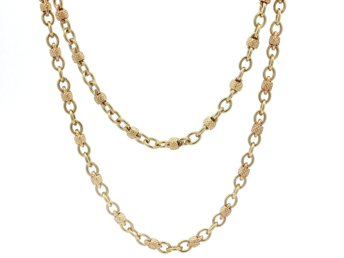 14k Yellow Gold 23 Inch Open Oval Link Charm Necklace: 14k Yellow Gold 23 Inch Open Oval Link Charm Necklace A pre-owned women's charm chain necklace crafted in solid 14k yellow gold with a unique textured and open oval link design. This 23-inch necklace 