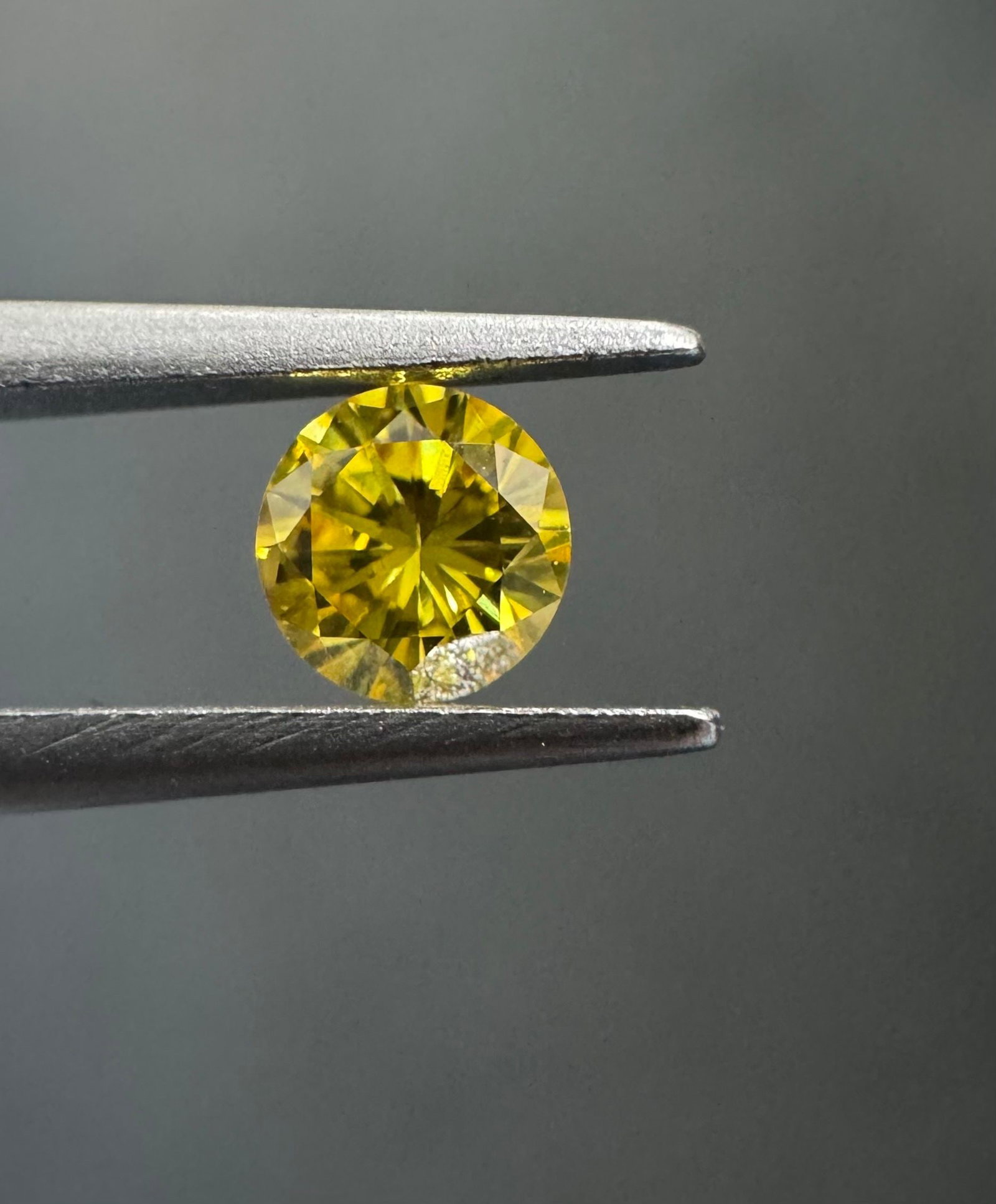 Loose Diamond - ROUND 0.19ct Fancy Vivid Yellow SI2: Loose Diamond - ROUND 0.19ct Fancy Vivid Yellow SI2 Source: Natural Shape: ROUND Carats: 0.19 Color: Fancy Vivid Yellow Certification: GIA PLEASE NOTE: Framed, Large, or heavy items do not have shippi