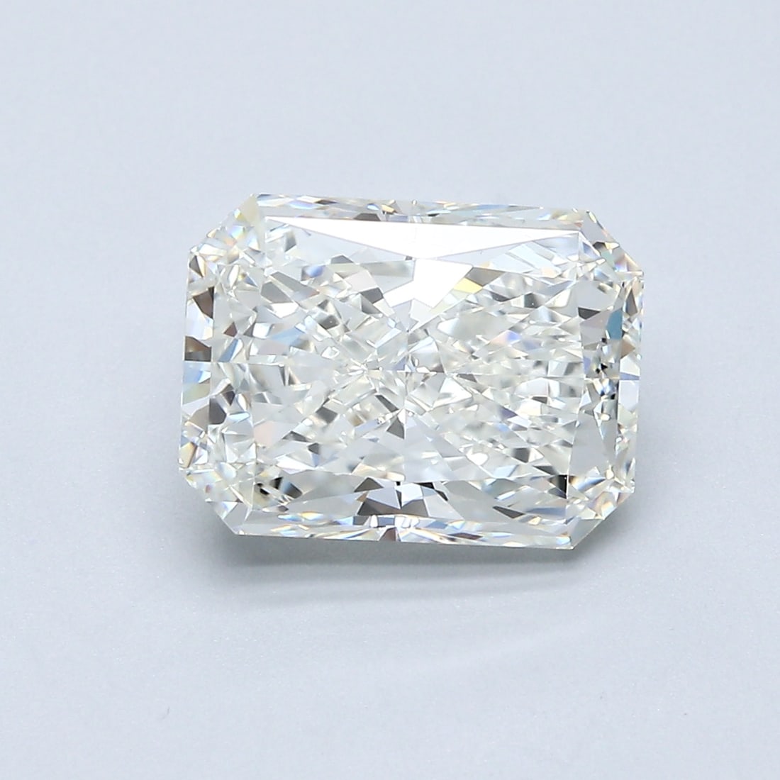Loose Diamond - RADIANT 3.03ct I VS1: Loose Diamond - RADIANT 3.03ct I VS1 Source: Natural Mined Diamond Shape: RADIANT Carats: 3.03 Color: I Clarity: VS1 Certification: GIA Condition: Pre-Owned PLEASE NOTE: Framed, Large, or heavy items