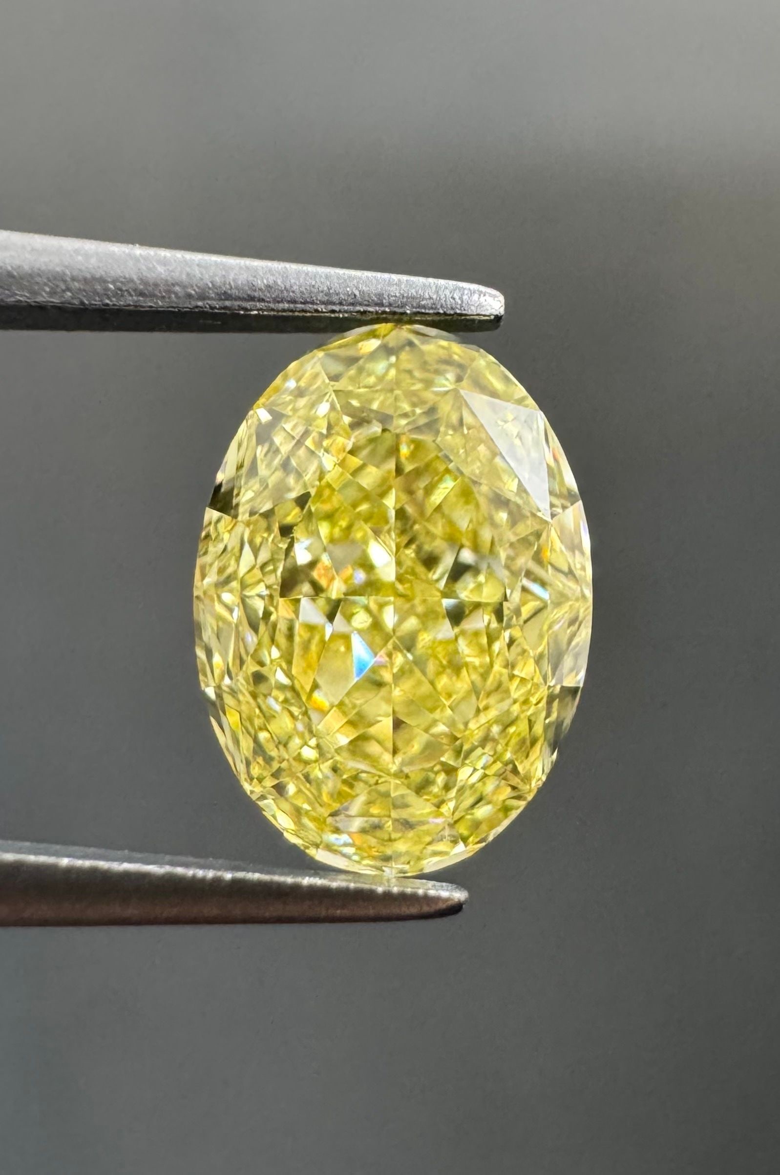 Loose Diamond - OVAL 1.07ct Fancy Yellow VS1: Loose Diamond - OVAL 1.07ct Fancy Yellow VS1 Source: Natural Shape: OVAL Carats: 1.07 Color: Fancy Yellow Certification: GIA PLEASE NOTE: Framed, Large, or heavy items do not have shipping costs inclu