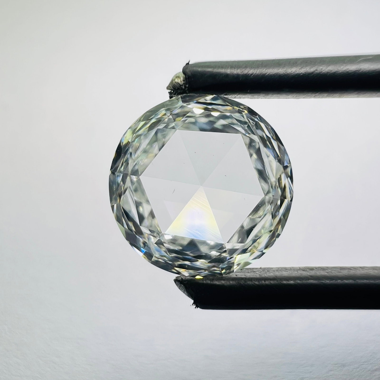 Loose Diamond - ROSE 1.63ct G SI1: Loose Diamond - ROSE 1.63ct G SI1 Source: This is a real non-mined Diamond that has been grown in a lab Shape: ROSE Carats: 1.63 Color: G Clarity: SI1 Certification: NONE Video: