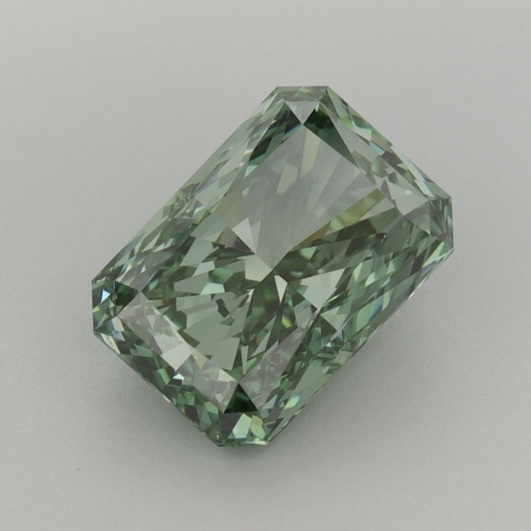 Loose Diamond - RADIANT 2.59ct Fancy Vivid Green VVS2: Loose Diamond - RADIANT 2.59ct Fancy Vivid Green VVS2 Source: This is a real non-mined Diamond that has been grown in a lab Shape: RADIANT Carats: 2.59 Color: Fancy Vivid Green Certification: IGI Vide
