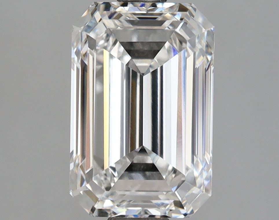 Loose Diamond - EMERALD 2.72ct E VVS2: Loose Diamond - EMERALD 2.72ct E VVS2 Source: This is a real non-mined Diamond that has been grown in a lab Shape: EMERALD Carats: 2.72 Color: E Clarity: VVS2 Certification: IGI Video: